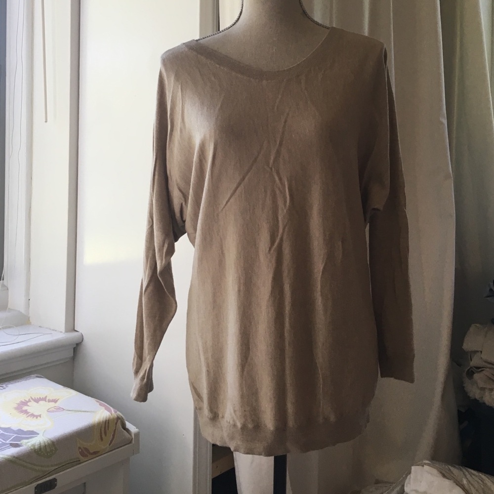 Vince oatmeal 3/4 sleeve sweater. Small